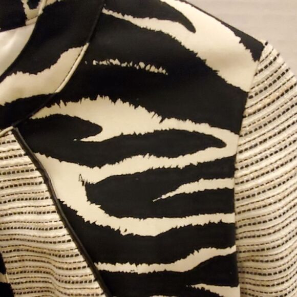 CHICO'S Animal Print Jacket - Size 0 - Picture 2 of 5